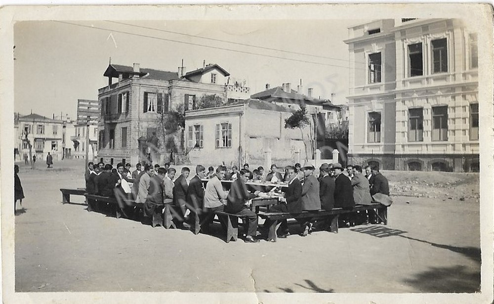 ΥΠΑΙΘΡΙΟ ΓΕΥΜΑ ΜΑΘΗΤΩΝ ΚΑΙ ΔΗΜΟΔΙΔΑΣΚΑΛΩΝ, 1930