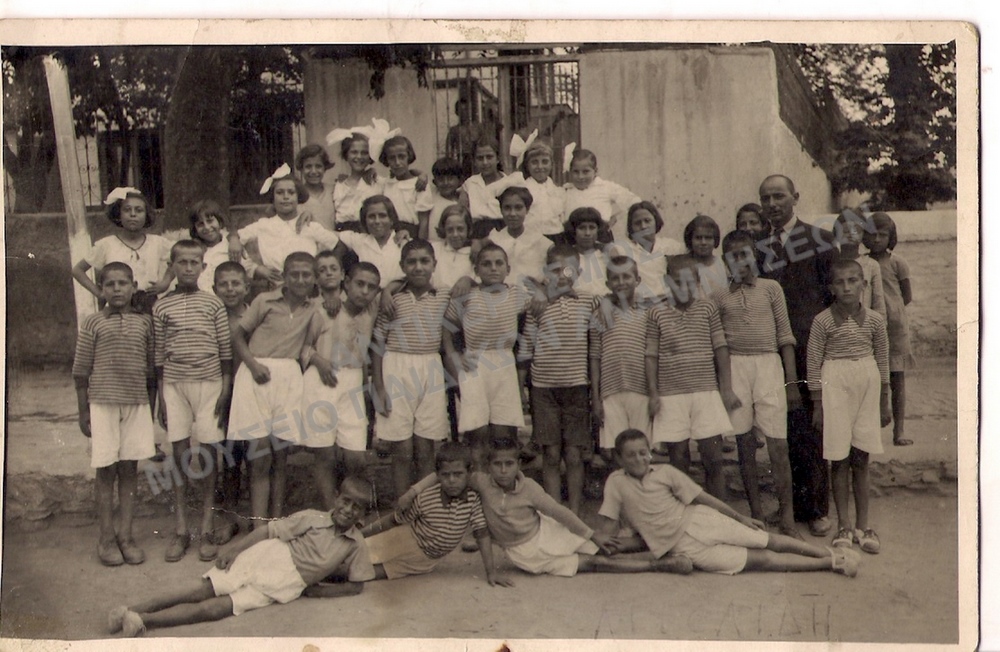 ΦΩΤΟΓΡΑΦΙΑ ΝΕΟΧΩΡΙ 1925, ΤΟ ΣΧΟΛΕΙΟ ΚΑΙ ΟΙ ΜΑΘΗΤΕΣ