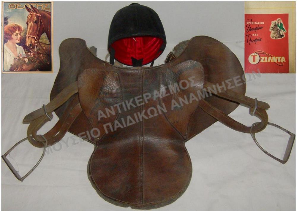 ΣΕΛΑ ΚΑΙ ΚΑΠΕΛΟ ΙΠΠΑΣΙΑΣ ΓΙΑ ΠΟΝΥ ΔΕΚΑΕΤΙΑΣ 1970, ΚΟΥΤΙ ΑΠΟ ΤΟ ΕΡΓΟΣΤΑΣΙΟ ΥΠΟΔΗΜΑΤΩΝ ΚΑΙ ΠΙΤΖΑΜΩΝ «ΤΖΙΛΝΤΑ» ΚΑΙ ΤΕΥΧΟΣ ΤΟΥ ΠΕΡΙΟΔΙΚΟΥ «ΘΕΑΤΗΣ» ΤΟΥ 1931