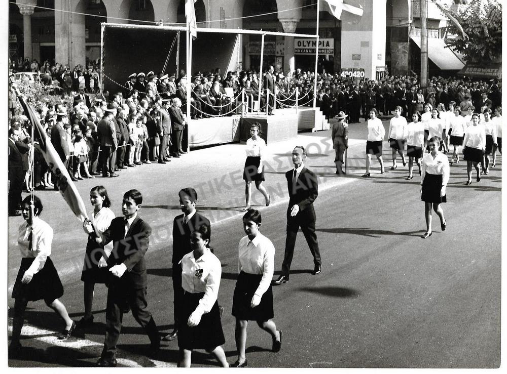 ΦΩΤΟΓΡΑΦΙΑ ΠΑΡΕΛΑΣΕΩΣ ΤΣΙΜΙΣΚΗ 1967, ΠΑΠΑΔΟΠΟΥΛΟΣ
