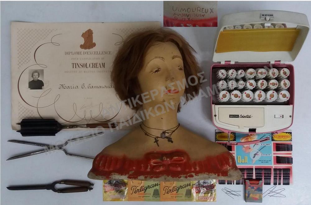 ΣΕΤ ΔΙΔΑΣΚΑΛΕΙΑΣ ΚΟΜΜΩΤΡΙΑΣ, Η ΚΟΥΚΛΑ «LAMOUREUX MANNEQUEN N.T.C.» ΤΟΥ 1920-1930 ΚΑΙ ΠΡΟΕΡΧΕΤΑΙ ΑΠΟ ΤΟ ΚΑΤΑΣΤΗΜΑ ΤΗΣ ΕΛΛΗΝΙΔΑΣ ΔΑΣΚΑΛΑΣ ΚΟΜΜΩΤΙΚΗΣ ΠΑΠΑΔΑΤΟΥ ΣΤΗ ΝΕΑ ΥΟΡΚΗ.